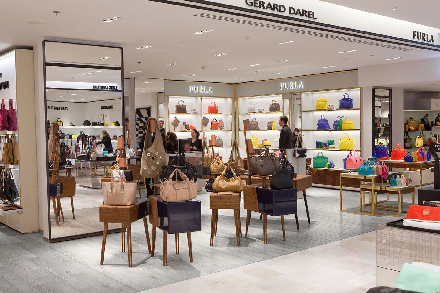 Oscarono Retail - Collection Classics - Finish Rocher-Blanc - Project Le Printemps Paris